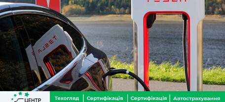 Клієнт подав до суду на Tesla за збори на станціях Supercharger